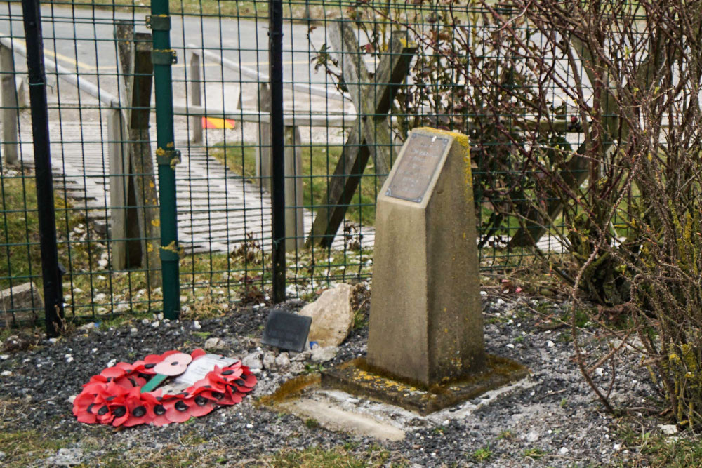 Lochnagar-Memorials-at-the-crater-Tom-easton