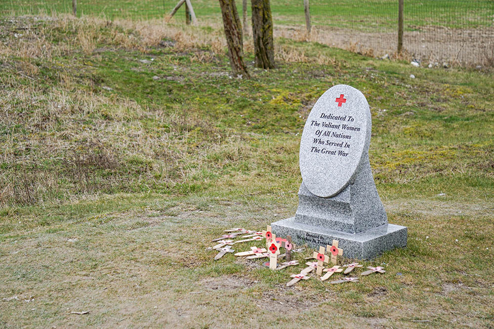 Lochnagar-Memorials-at-the-crater_0000