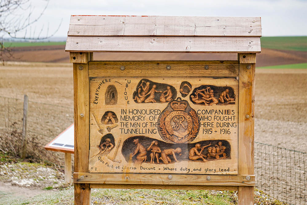 Lochnagar-Memorials-at-the-crater_0007